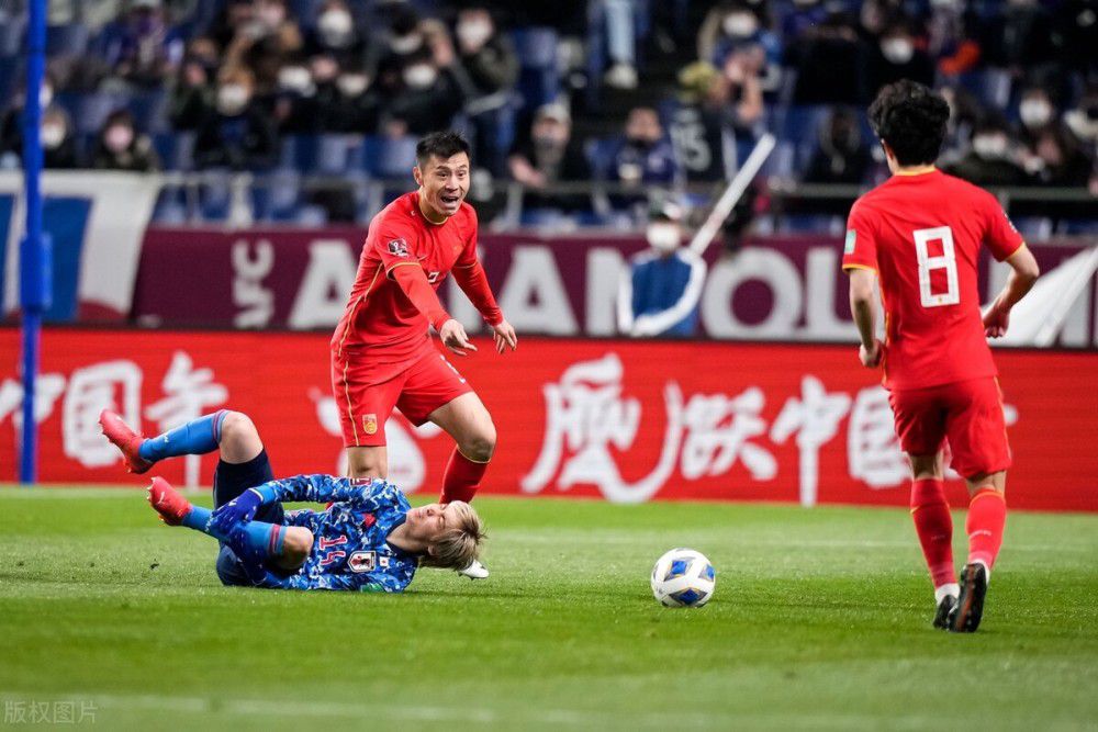 说什么也不能断子绝孙啊，我还年轻，我不想以后只能当个活太监啊......一旁的顾伟光也吓的要死，哭着说：二伯、爸，我也不想当活太监啊......顾言正黑着脸说：现在去求他，明天董事会怎么办？我今天在你大伯家里的时候，已经放过话了、明天跟他在董事会上见，如果今天我们跑去求那小子，他们势必会以董事会的事情相要挟。